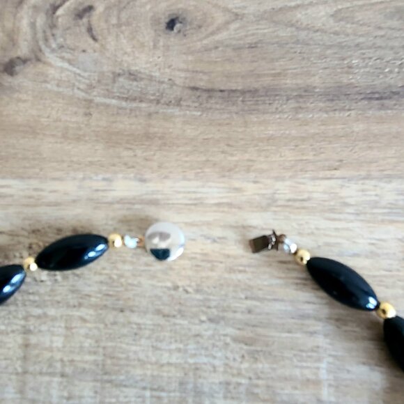 Vintage 1980s plastic black and gold necklace/choker. - Picture 6 of 7